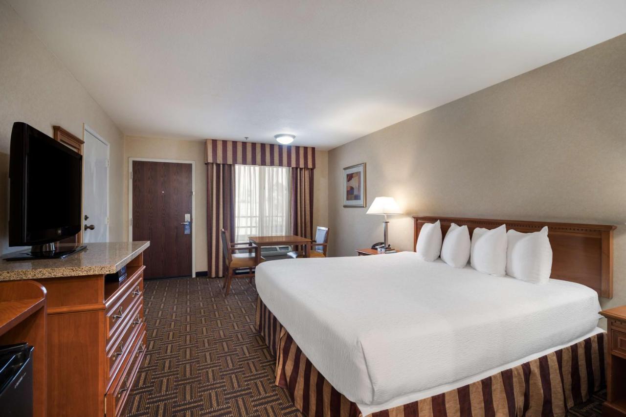 Best Western Norwalk Inn Εξωτερικό φωτογραφία