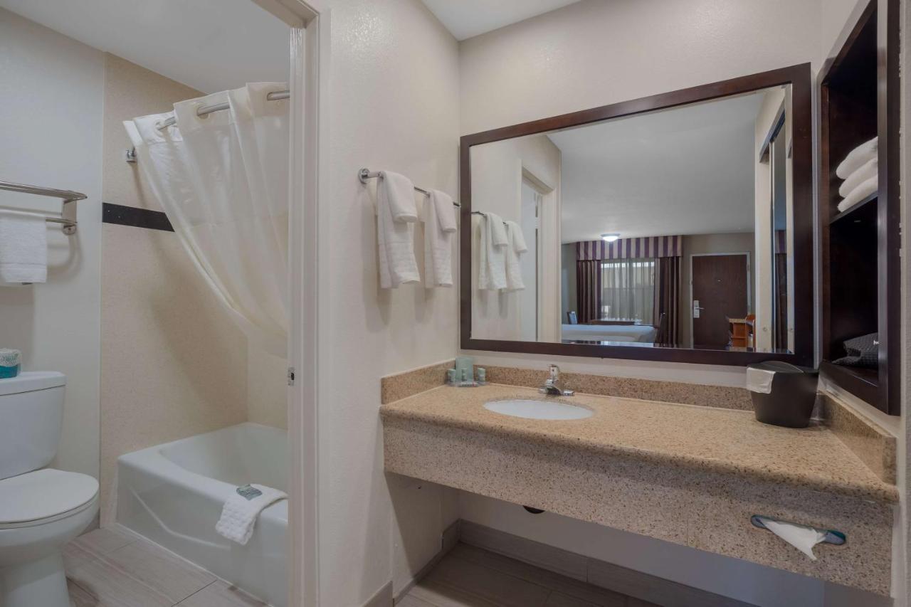 Best Western Norwalk Inn Εξωτερικό φωτογραφία